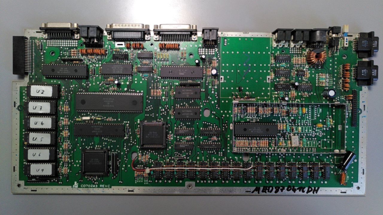 Mainboard of the Atari 260ST, at the very bottom with additionally soldered RAM devices